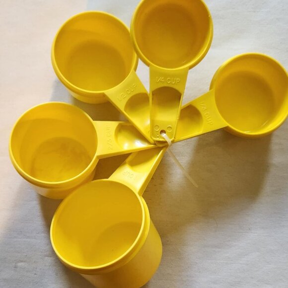 Vintage Yellow Plastic Measuring Cup Set For Baking & Cooking  Includes 1/4 1/3 - Picture 1 of 4
